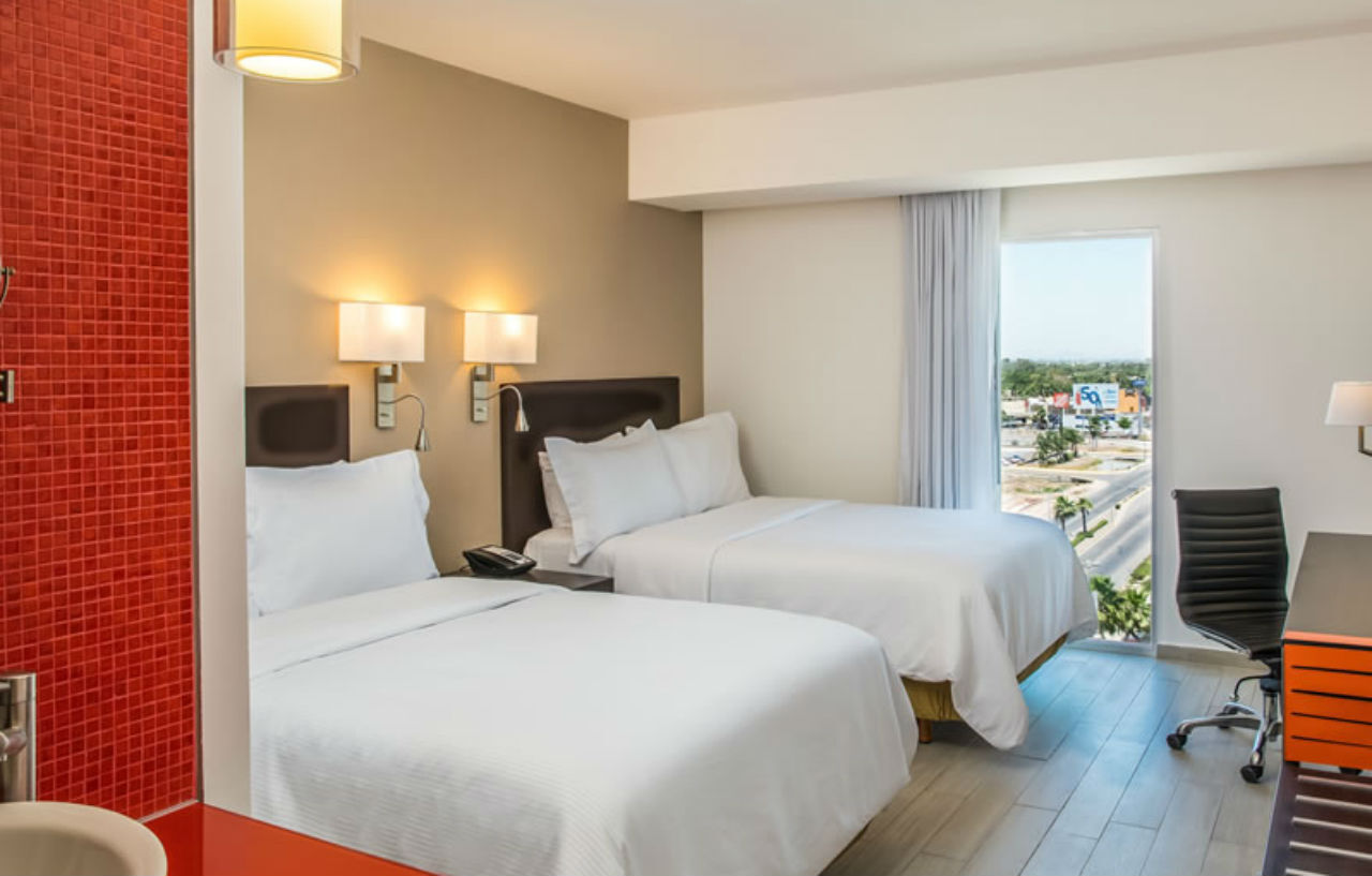 Fiesta Inn ロスモチス エクステリア 写真